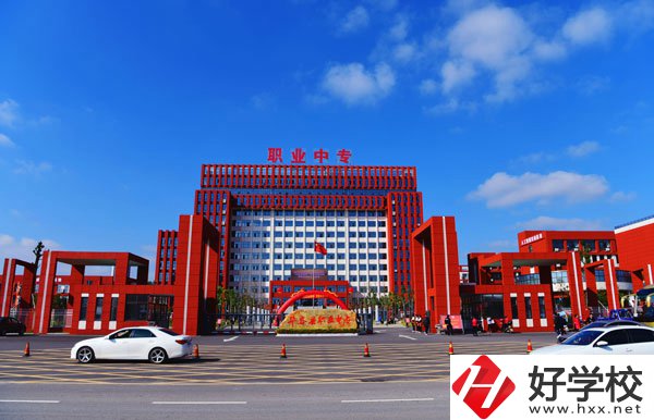 華容縣職業(yè)中專值得報(bào)考么？學(xué)校環(huán)境怎么樣？