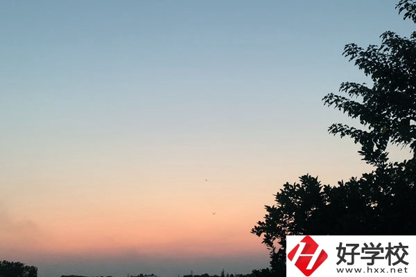 湖南有可以學(xué)口腔醫(yī)學(xué)的中專學(xué)校嗎？要求有哪些？