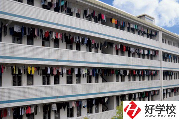 桃江縣職業(yè)中專學(xué)校辦學(xué)條件怎么樣？