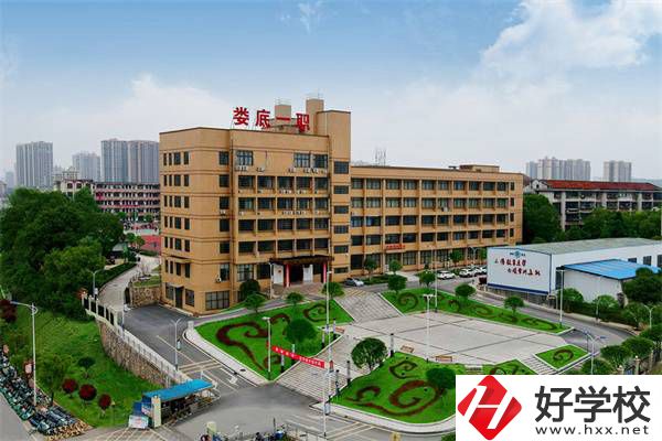 婁底市第一職業(yè)中學(xué)有五年制專業(yè)嗎？錄取要求高嗎？