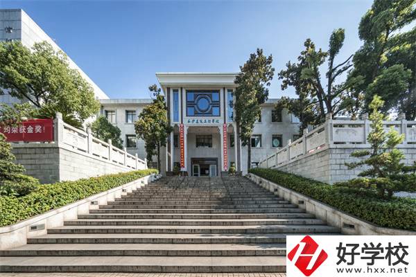 長(zhǎng)沙建筑工程學(xué)校是公辦還是民辦？