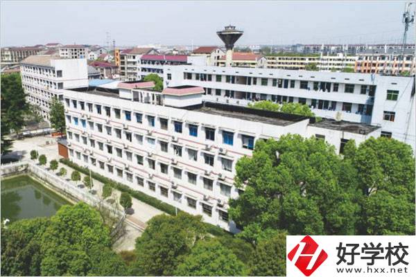 益陽市衛(wèi)生職業(yè)技術(shù)學(xué)校哪些專業(yè)開設(shè)了3+2分段制？