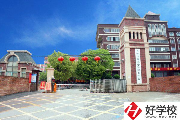 長沙市拔萃中等職業(yè)學校有哪些專業(yè)？學費是多少？