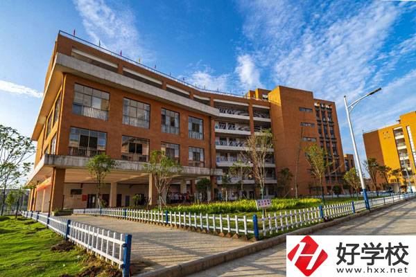 新化縣楚怡工業(yè)學(xué)校招生專業(yè)有哪些，辦學(xué)特色如何？