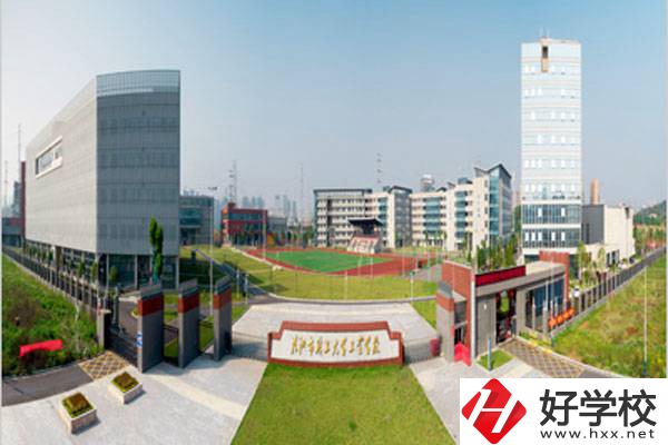 株洲市交通技工學(xué)校的地址在哪？學(xué)費是多少？